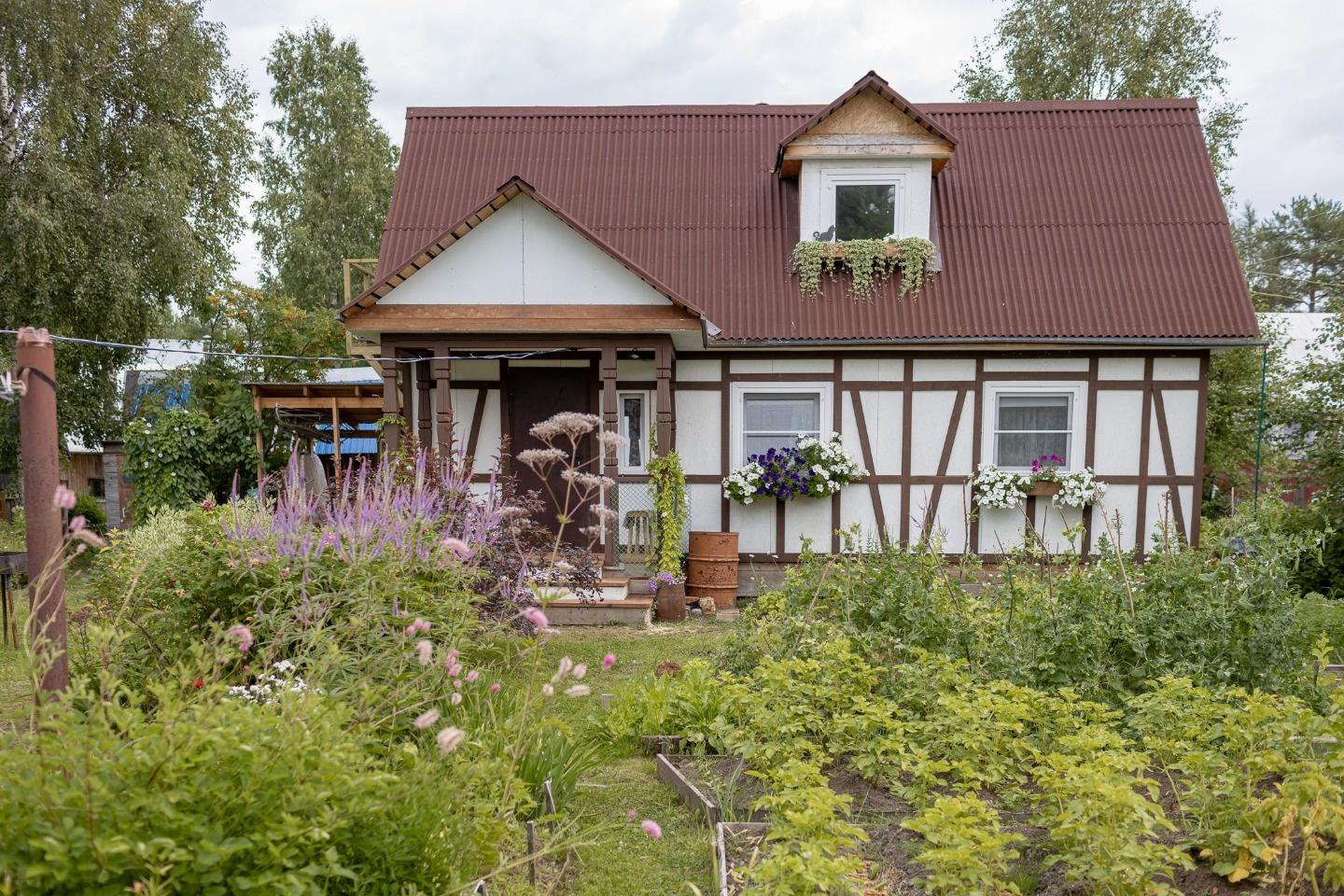 Количество комнат: 2
Площадь дома: 45 м²
Площадь участка: 6 сот.
Этажей в доме: 2
Для отдыха: баня или сауна
Категория земель: садовое некоммерческое товарищество (СНТ)
Год постройки: 2010
Материал стен: сэндвич-панели
Санузел: на улице
Ремонт: косметический
Электричество: есть
Отопление: печь
Водос