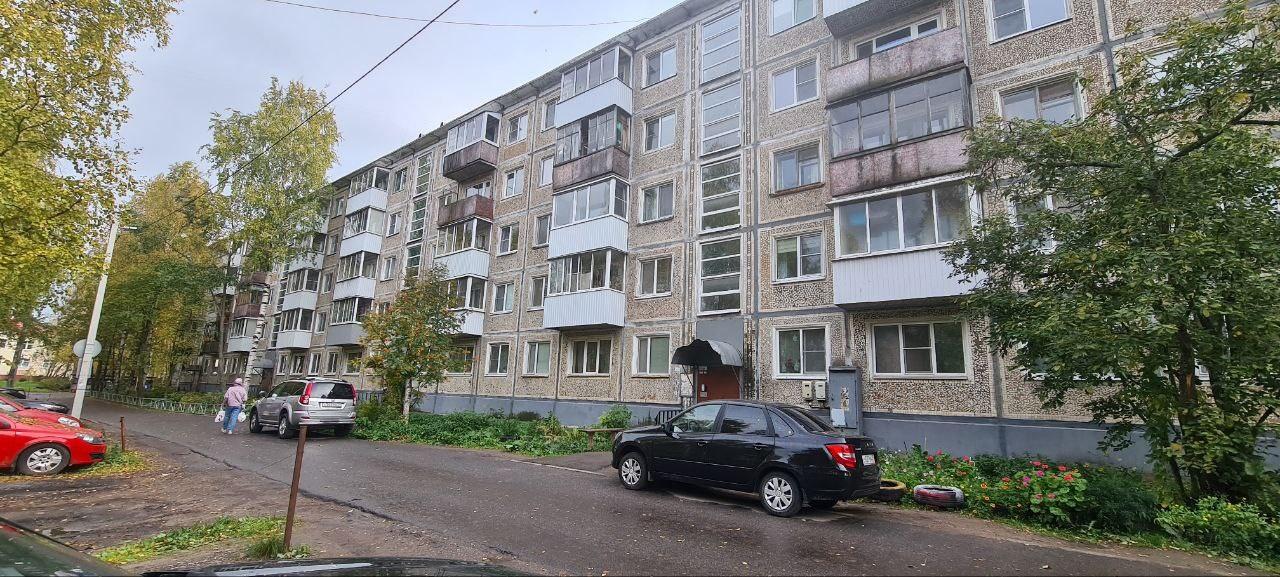 Описание
ОТЛИЧНОЕ ПРЕДЛОЖЕНИЕ!
КВАРТИРА – 44,4 м/кв. на 4ом этаже 5ти этажного дома

В ТИХОМ СПАЛЬНОМ РАЙОНЕ ГОРОДА!!!
Панельный жилой дом , сделан капитальный ремонт дома, крыши с заменой внутренних коммуникаций, расположен в самом центре спального района города, вдалеке от дорог и шума автомобилей