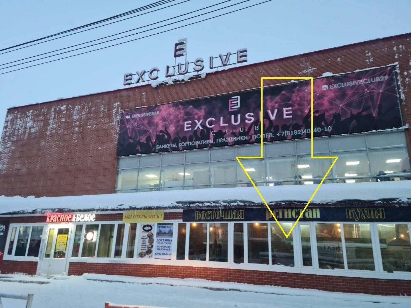 Аренда ТЦ «Эксклюзив» помещение  на первом этаже  40 кв.м. по 1500р/м, все включено, с центрального входа, Перекресток ул. Урицкого 10к1 / пр. Ломоносова.
Открытая планировка, с окнами, ТЦ в 1 линии у дороги, хороший трафик автомобильный и пешеходный, парковка со стороны Урицкого и с торца здания.