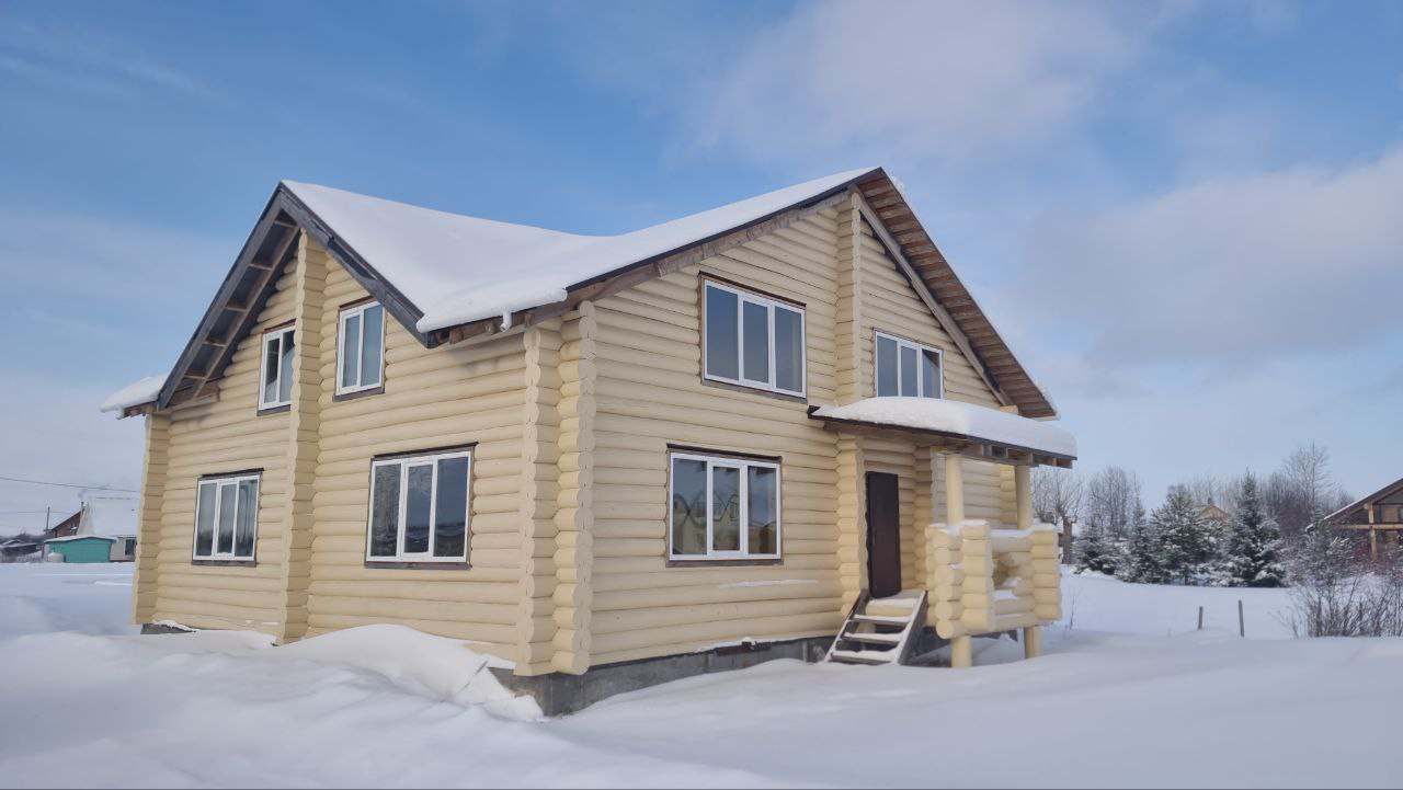 На продаже загородная недвижимость дом и баня, баня полностью укомплектована и оборудована готова для эксплуатации, вся мебель и техника остаётся, дом без внутренней отделки, участок удобной формы площадь 18.4 сотки, всё в собственности, отличные подъездные пути. Рядо река, дружелюбные соседи. На ин